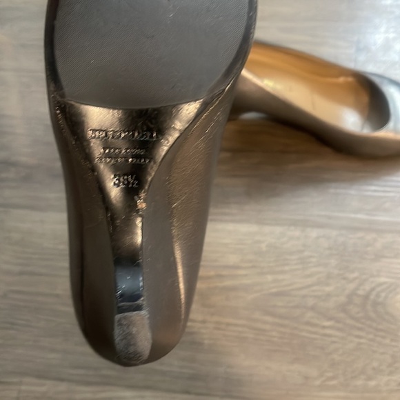 Bruno Magli Metallic Pewter Wedge Heel Sz 38 1/2 - Picture 11 of 16